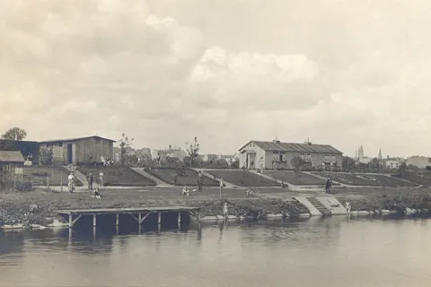 Sommerbad der SUN am Neuköllner Schifffahrtskanal um 1920