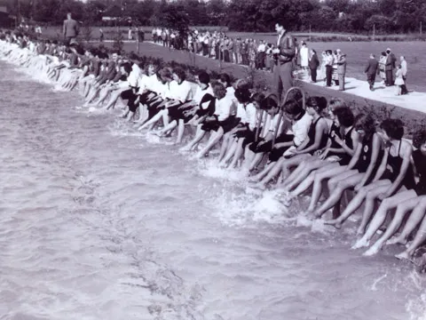 Zur Sommerbaderöffnung 1959